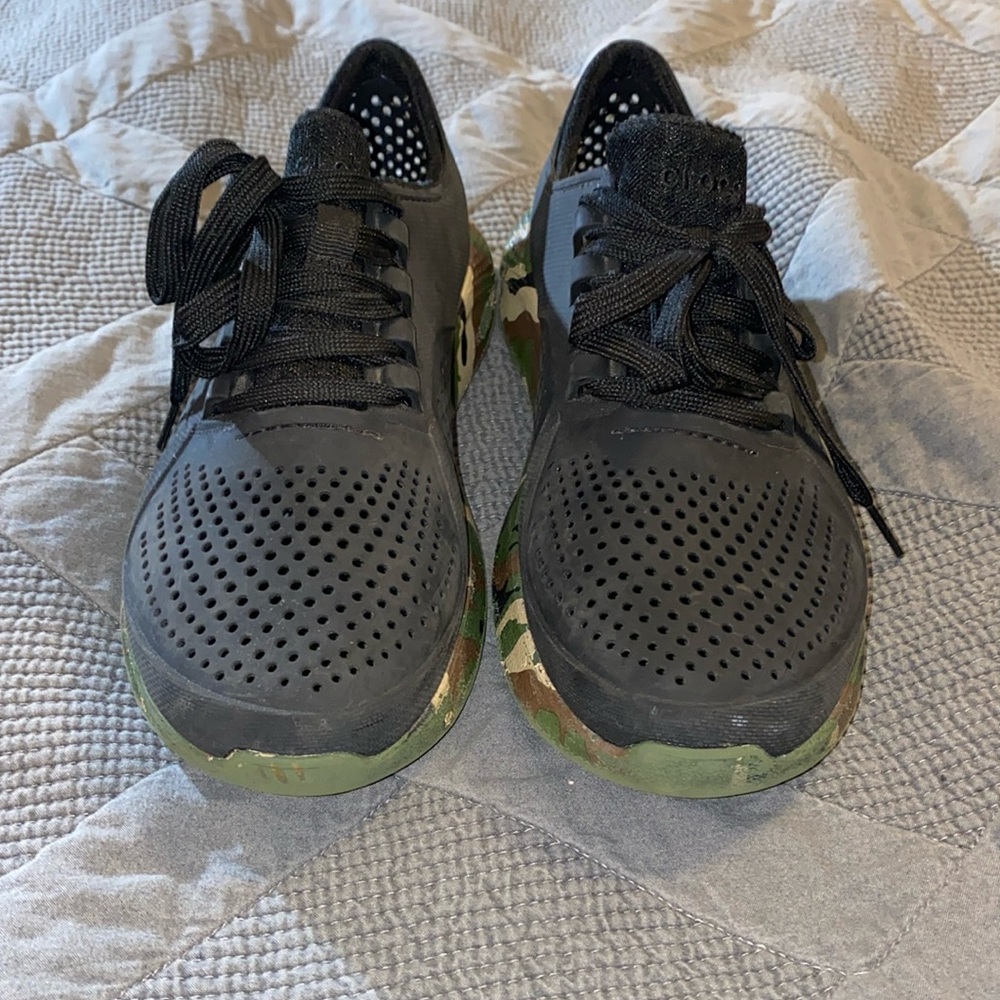 CROCS LiteRite Black with Camouflage Sole